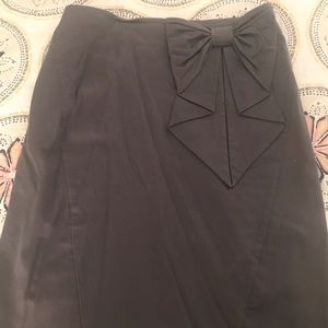 H&M High-waisted gray skirt with Bow detail.